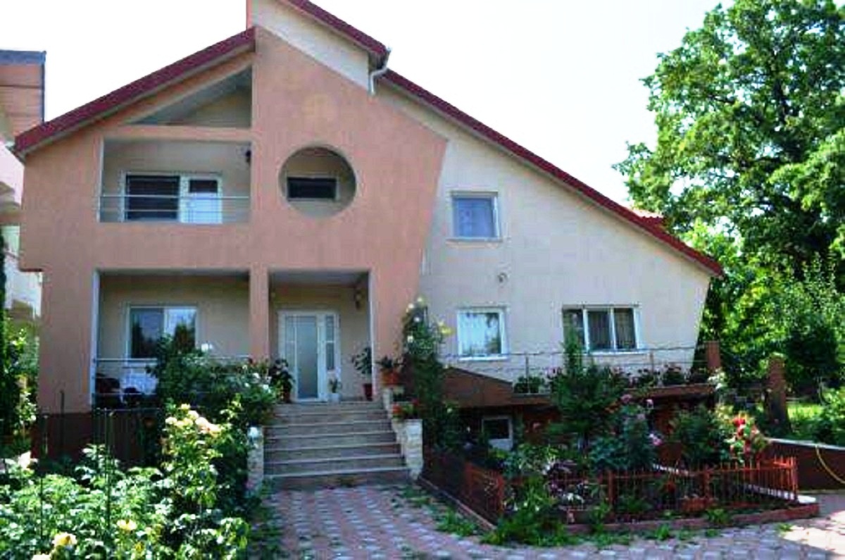 Casa de vanzare Bucium 1000mp teren