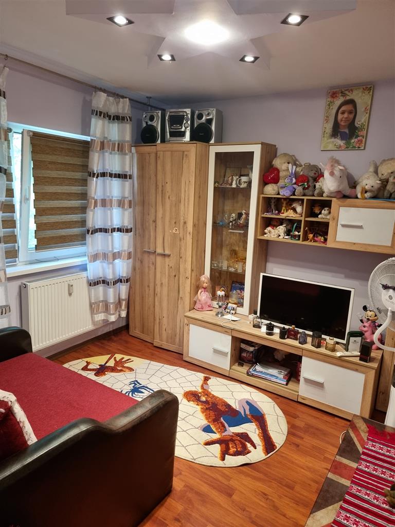 Nicolina, prima statie, apartament 2 camere decomandat