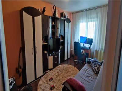 Palas, apartament 2 camere decomandat, bloc 1980