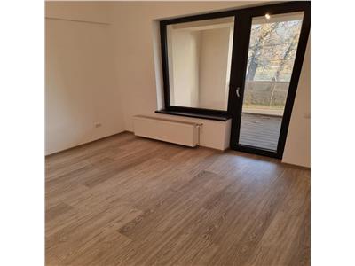 Apartament cu 2 camere decomandat, orientat spre Plopii fara Sot